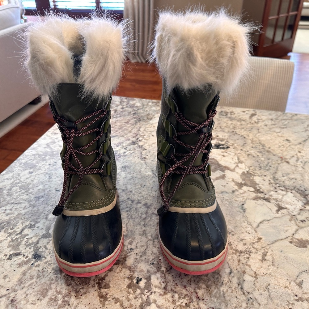 Sorel White and Gray Winter Boots